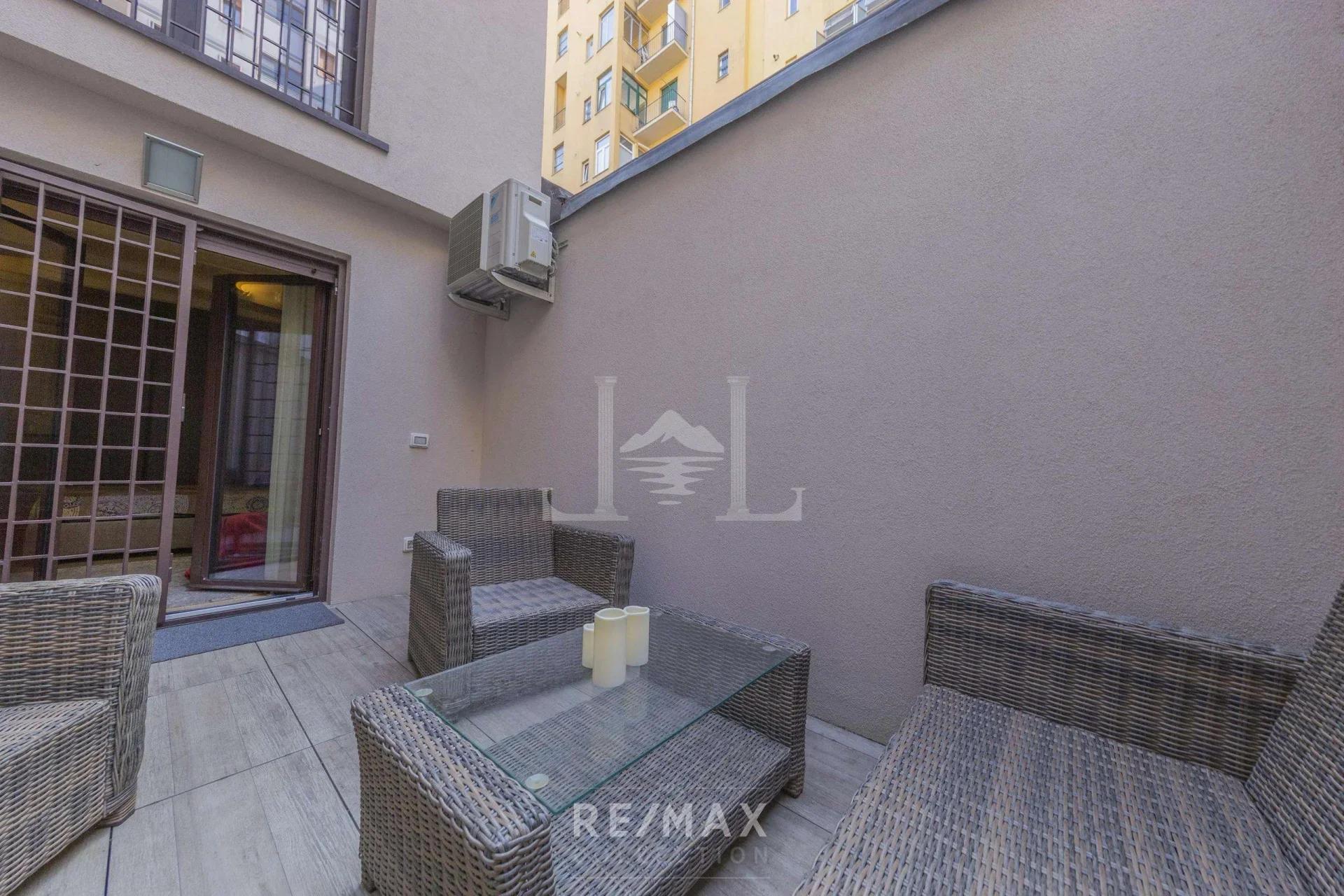 new-and-prestigious-apartment-renovated-with-garage-area-city-life-milan