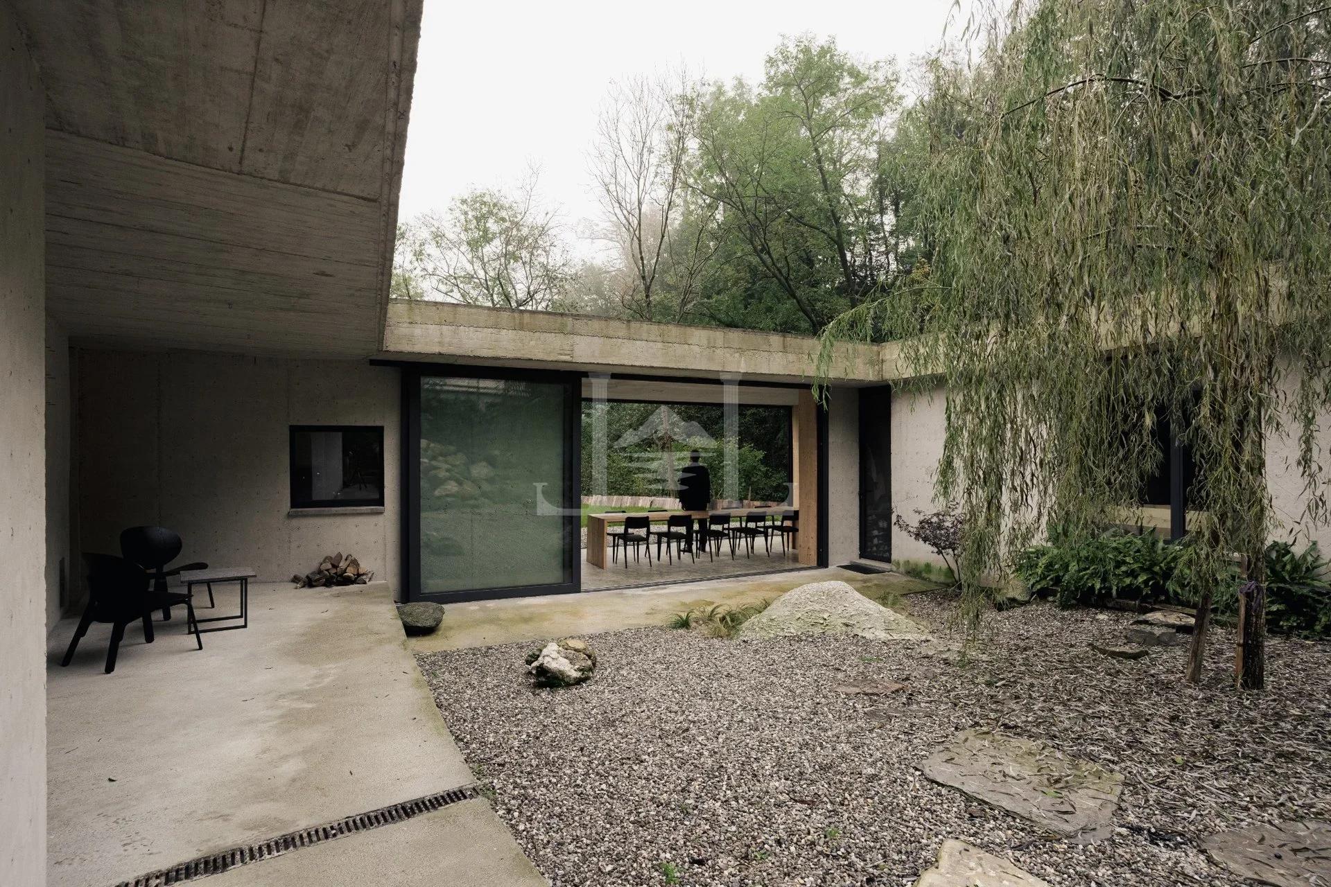 Narrow House 46