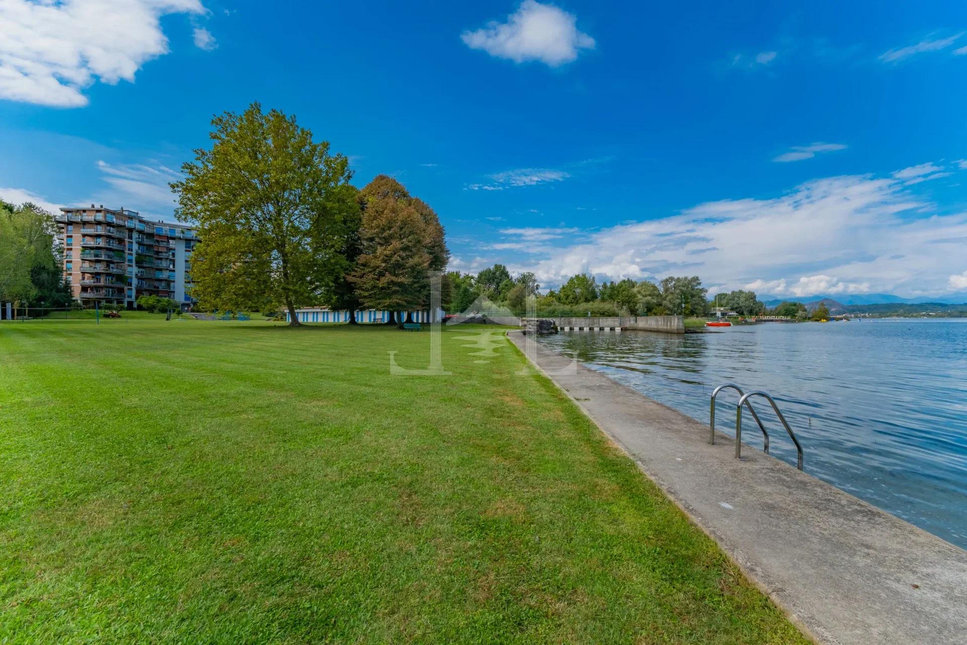 Charming Lakefront Apartment with Direct Water Access, Marina and Tennis Court for Sale in Dormelletto, Lago Maggiore