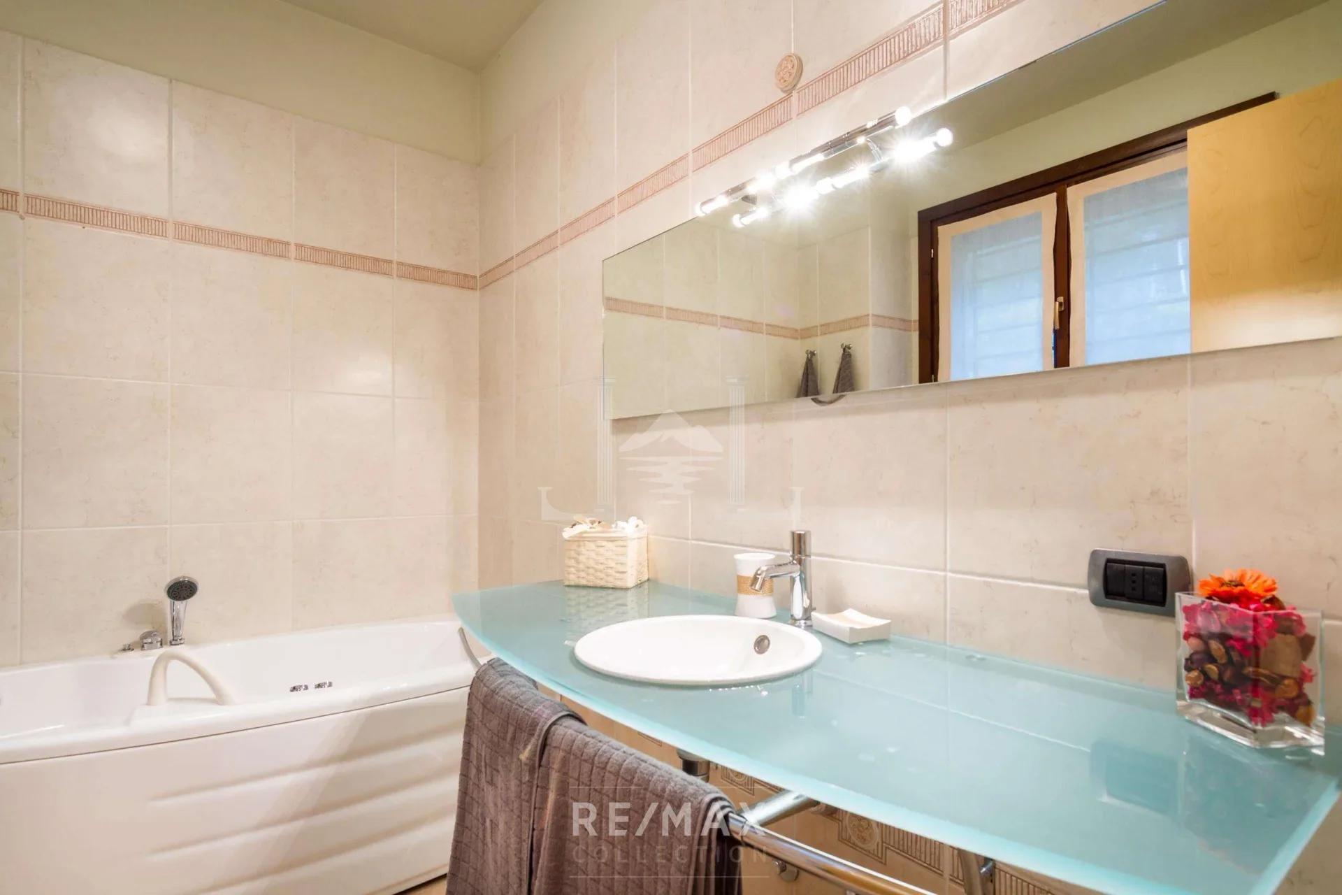 Carate Urio bathroom 2