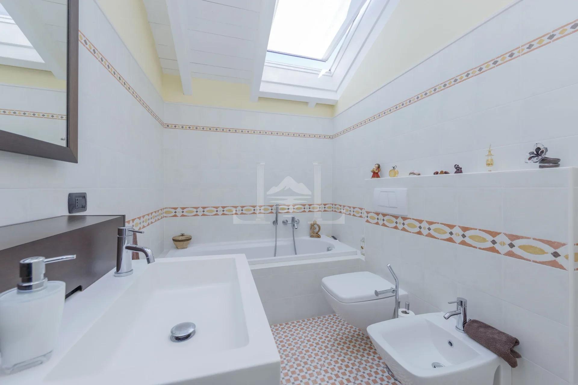 APARTMEMT VIA DEI CAPPUCCINI BATHROOM 1