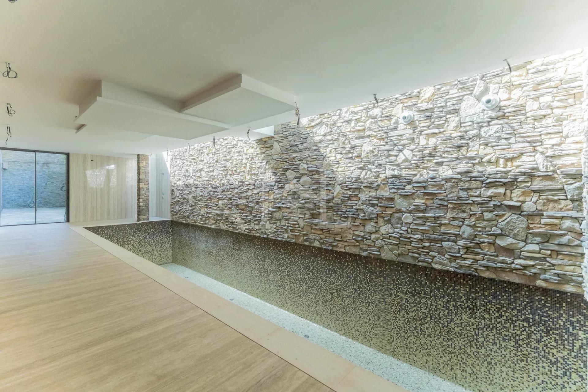 32 Tremezzina - Piscine intérieure au premier étage