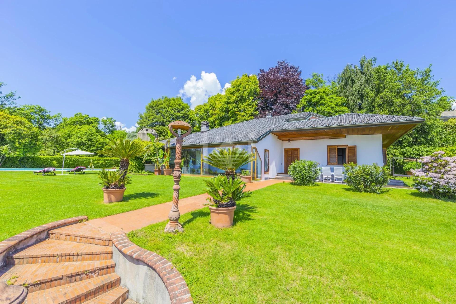 Villa con Piscina e Vista Lago Meravigliosa, Verbania, Lago Maggiore - Immagine 2