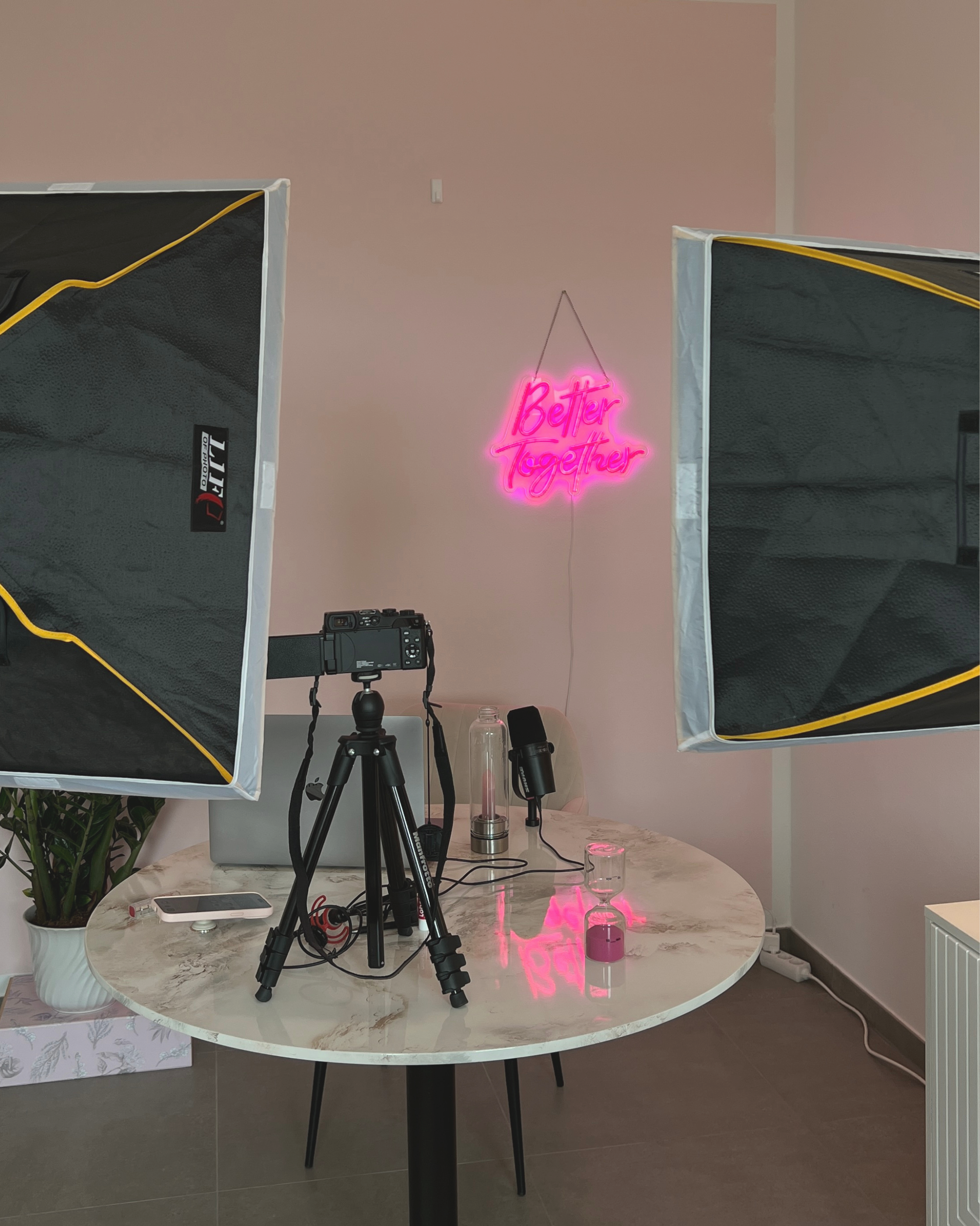 Behind the scenes – Chrissi-Joy