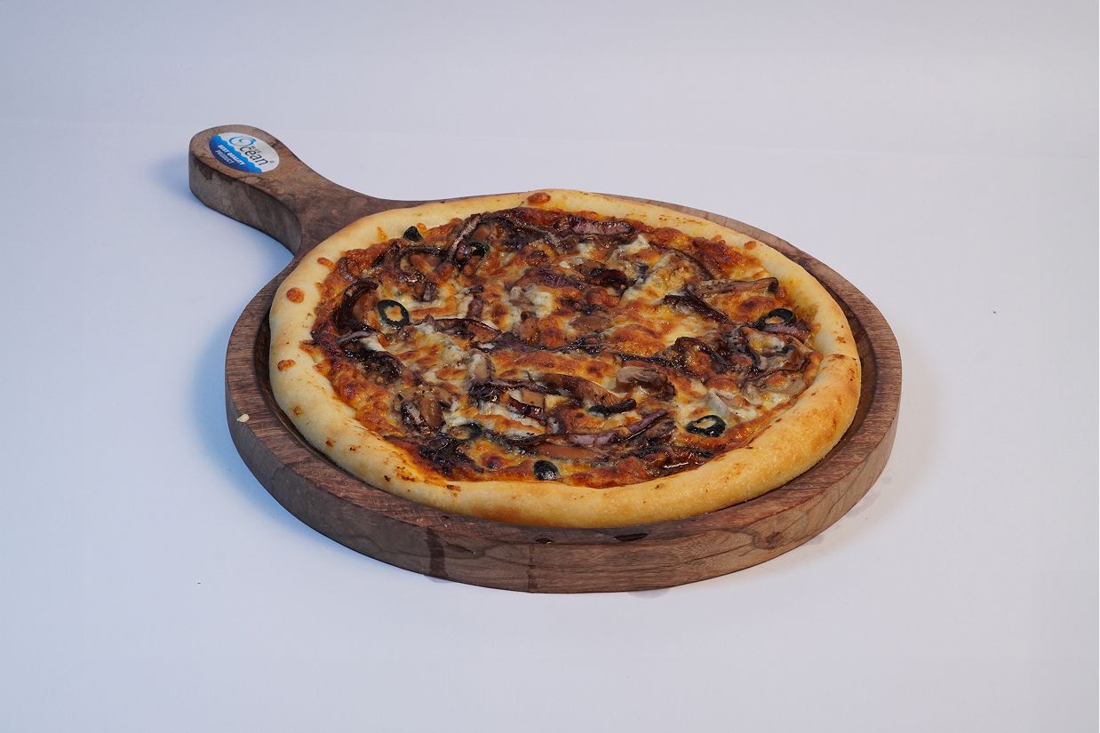 Rich Mushroom Salami Pizza picture