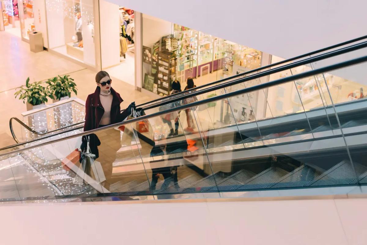 How to increase foot traffic in a retail store