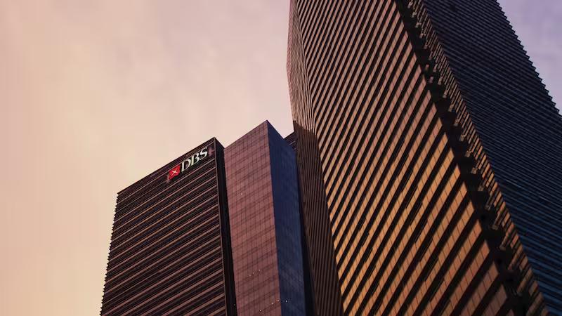 How finance companies use digital signage beyond banks th