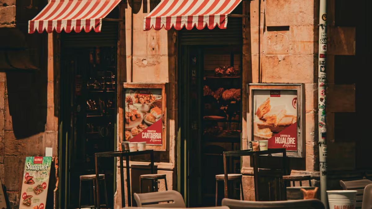 Digital vs static exterior menu board