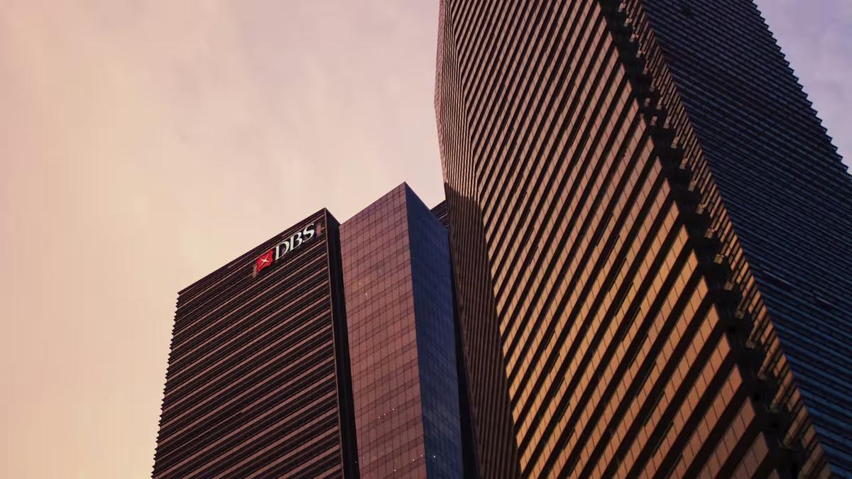 How finance companies use digital signage beyond banks