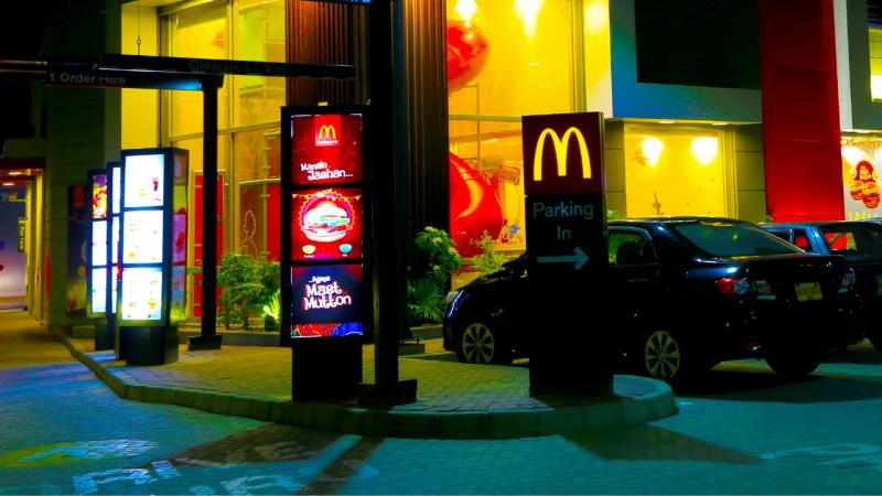 Mounting solutions for digital signage