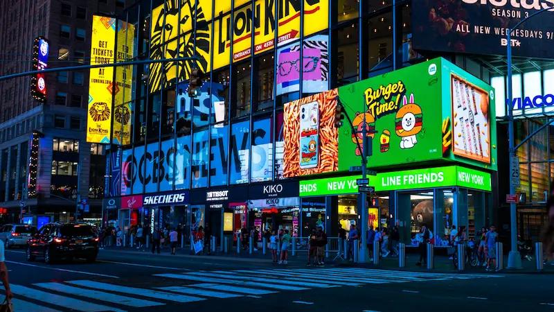 Top outdoor advertising companies th