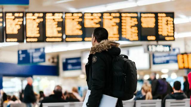 Airport flight information display system th