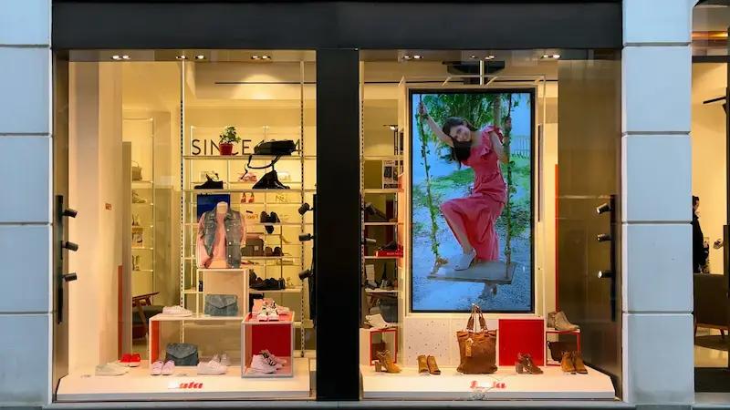 Digital signage window displays th