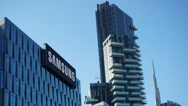 Top samsung commercial displays for enterprise digital signage th