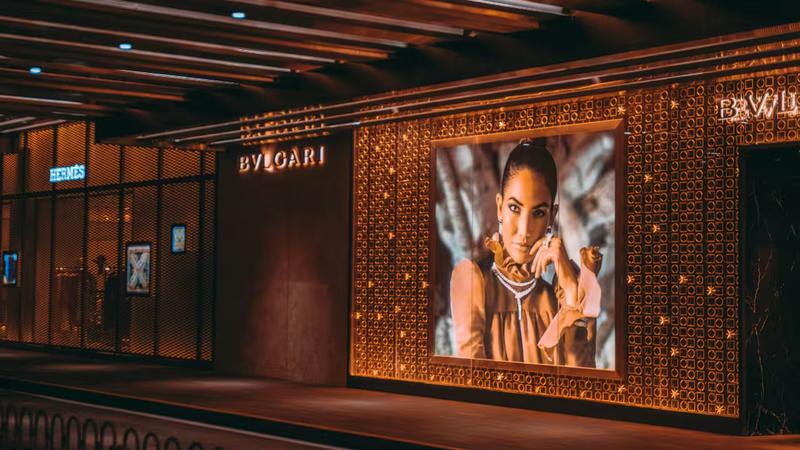 video wall with promotion in retail