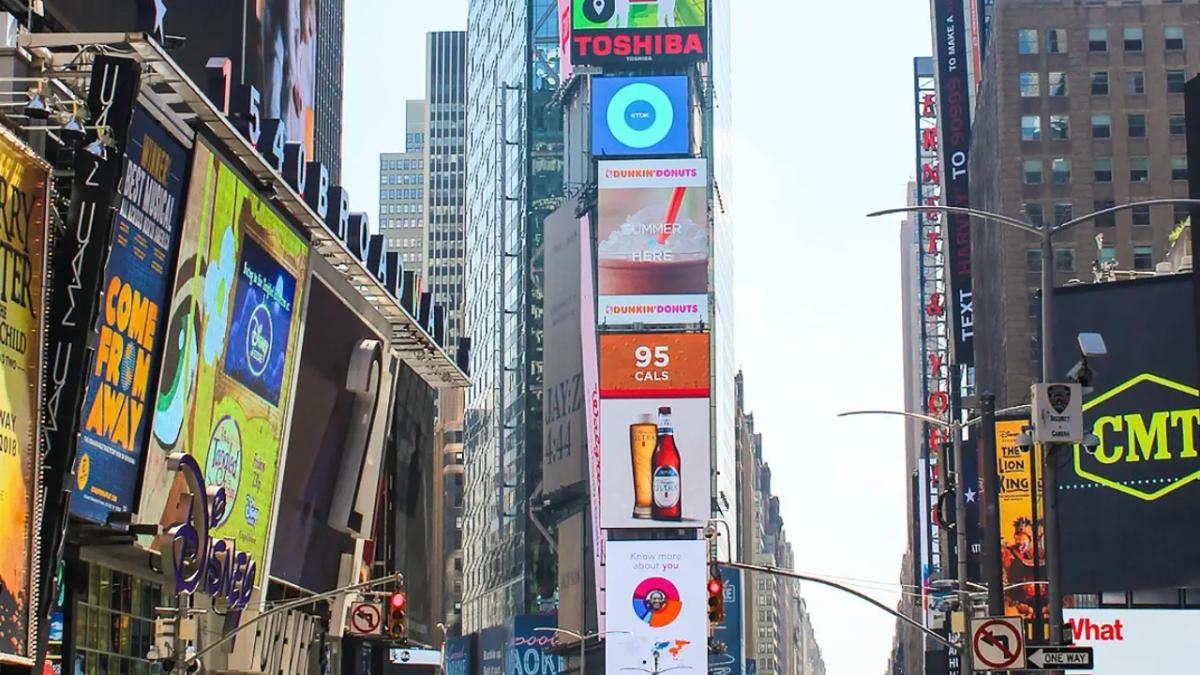 What is digital out of home dooh advertising