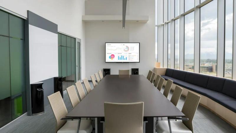 Town hall meetings with digital signage
