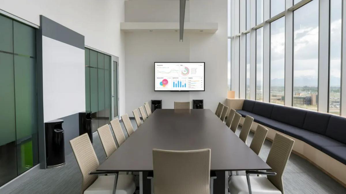 Town hall meetings with digital signage