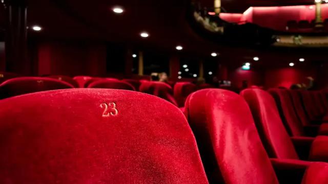 Cinema digital signage th