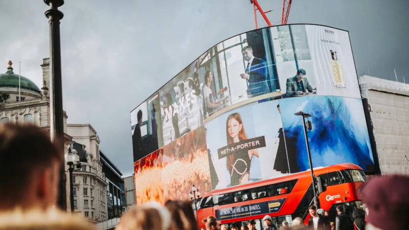 Outdoor video wall in London