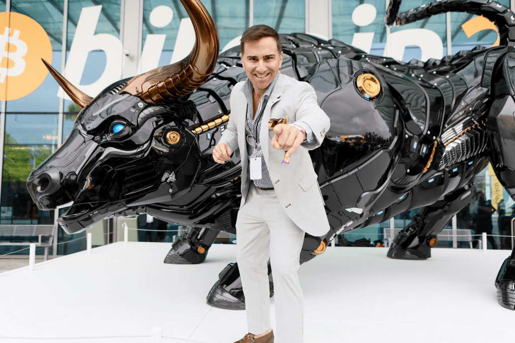 Gazitua Helps Bring the Miami Bull to Life