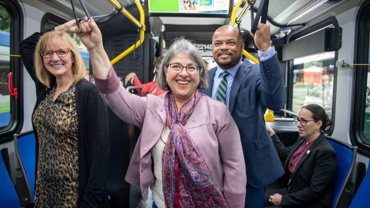 Client News: Proterra Delivers on Miami-Dade County Historic Electric Bus Contract