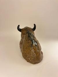 Keramikfigur bisonokse bagfra