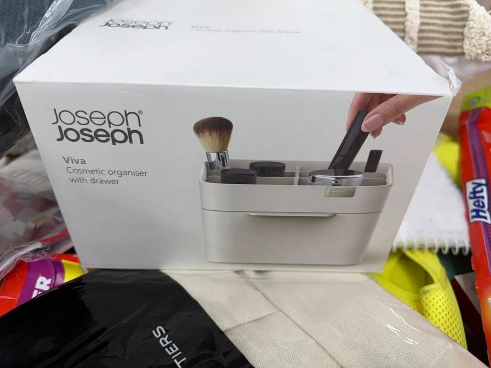 makeup brush holder
