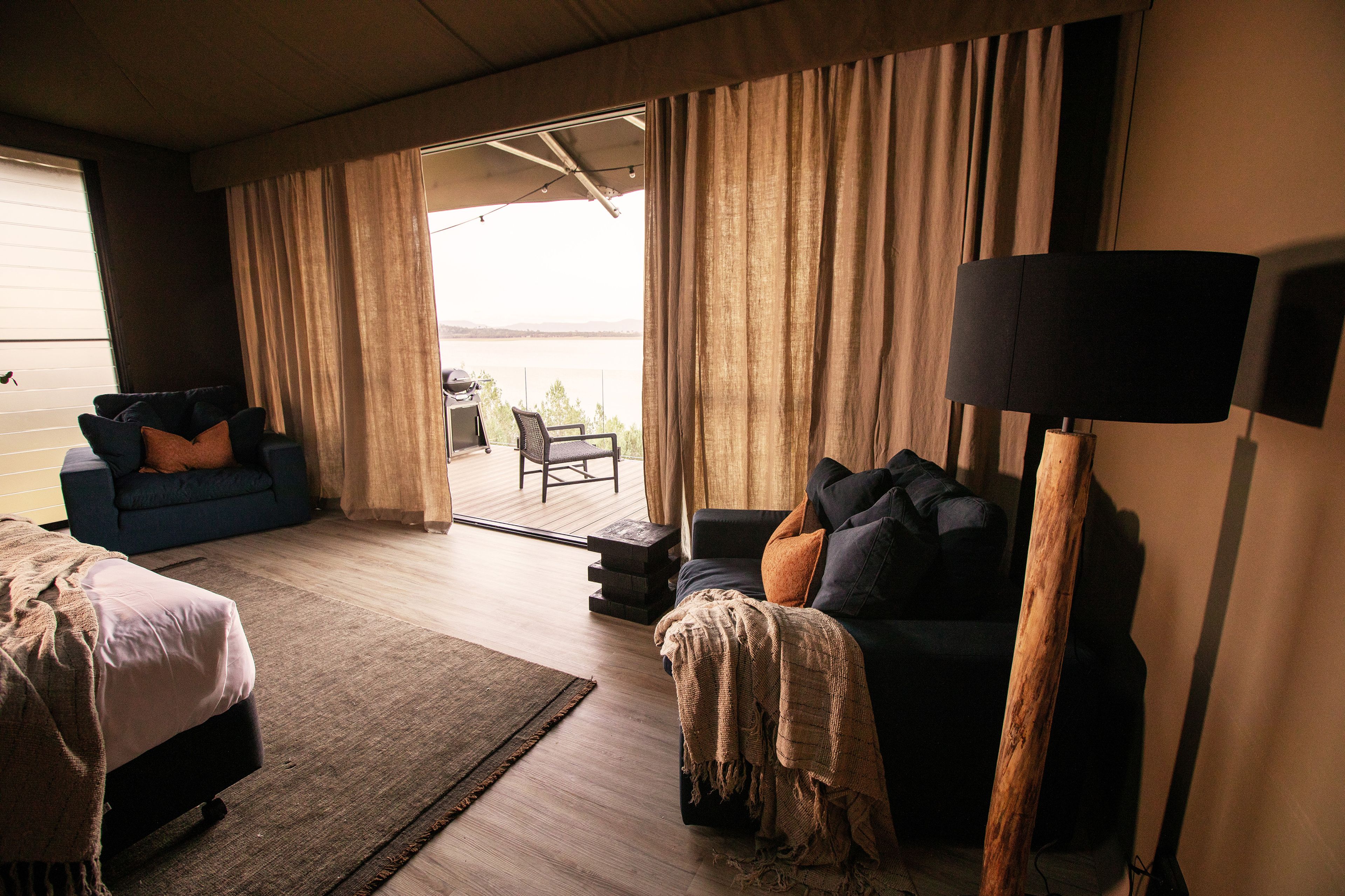 Wilderluxe - lake keepit - interior side on