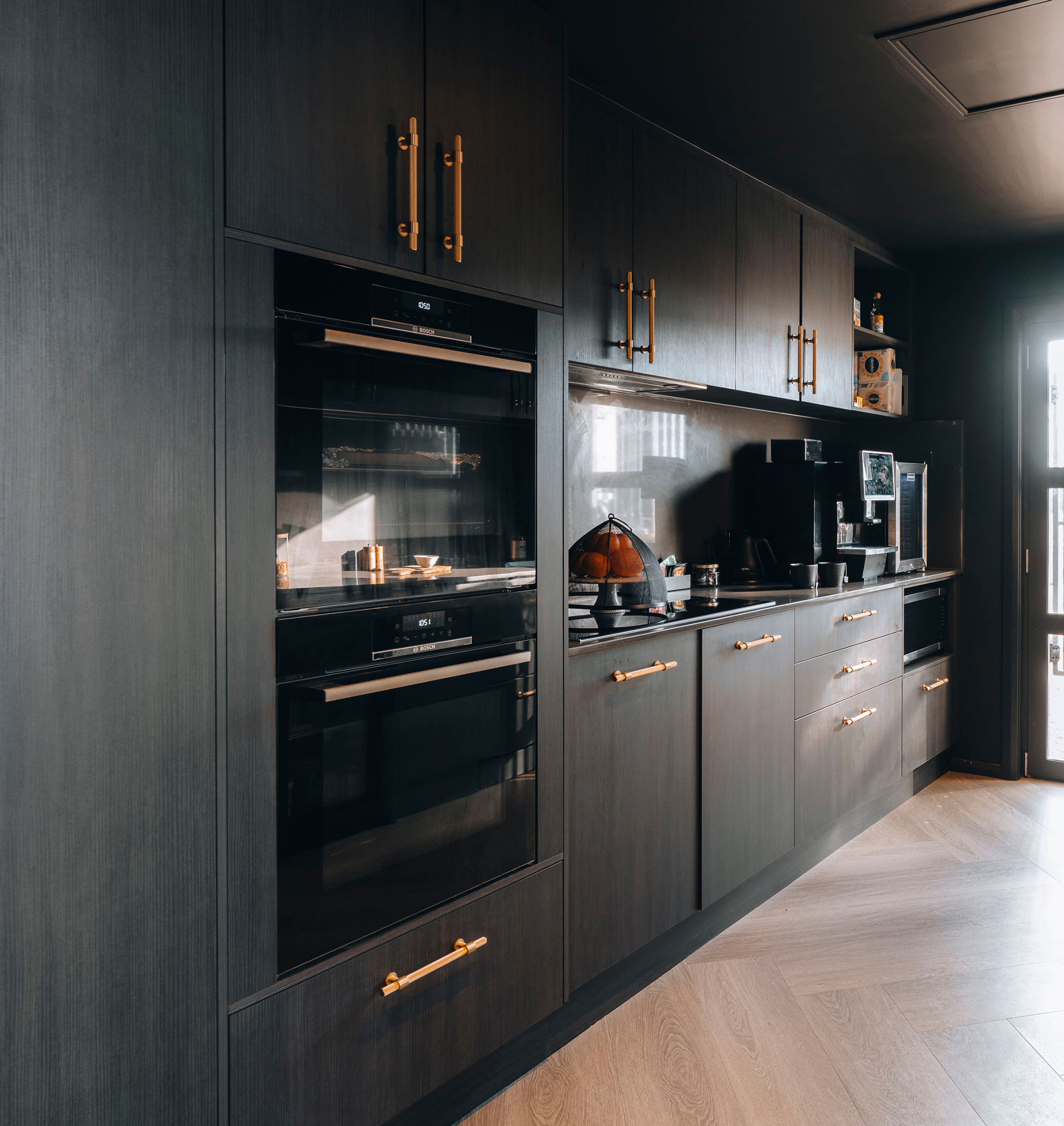 Wilderluxe Lake Keepit - Gilay Lounge Kitchen