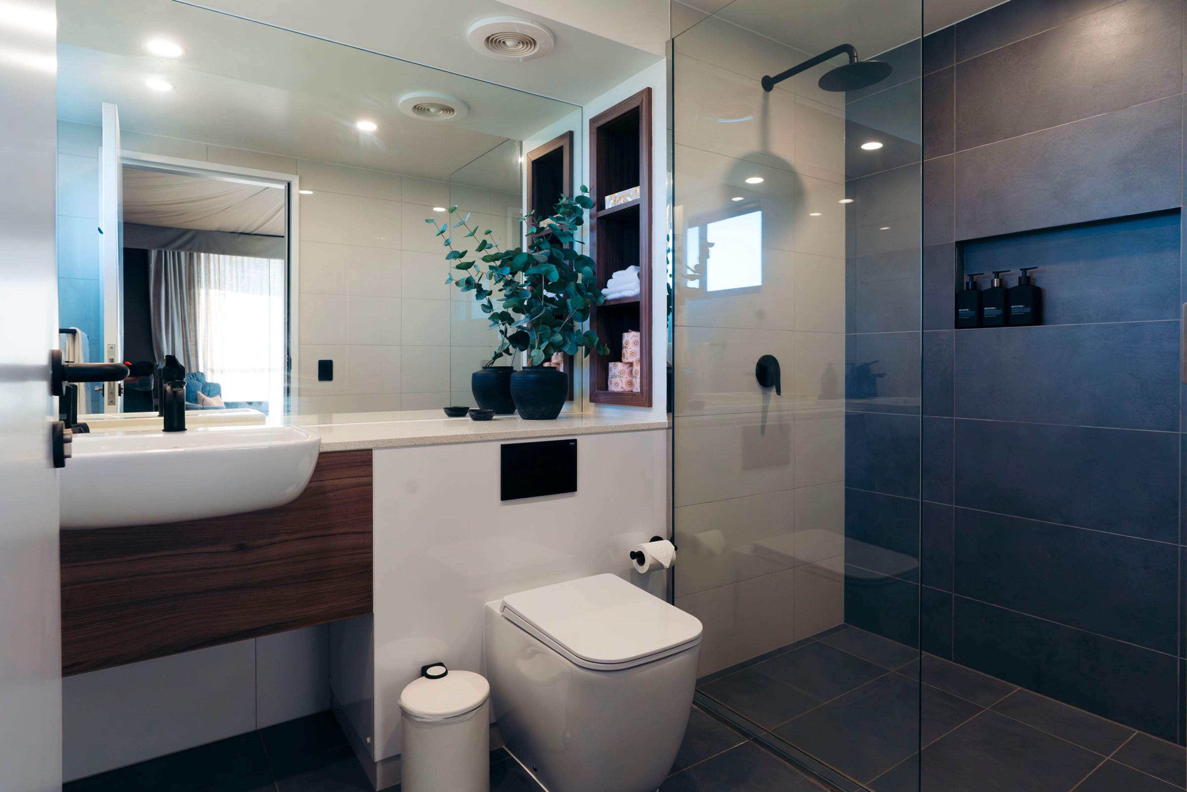 Wilderluxe Lake Keepit - star tent bathrooms
