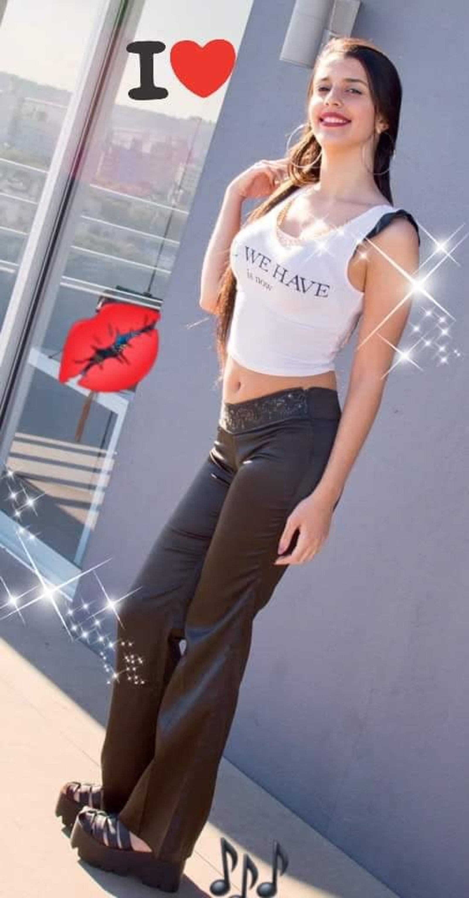 Top blanco con cadena