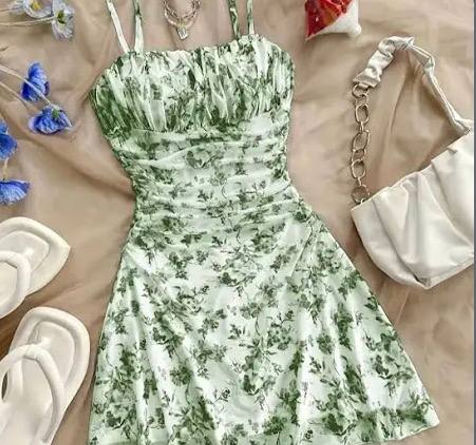 MUY FRESCO Y LIVIANO , VESTIDO PRIMAVERAL .