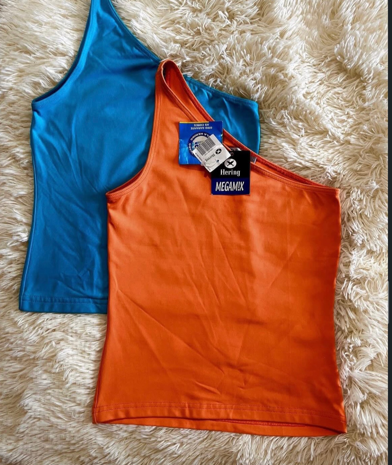 Colores disponibles, en talle s .