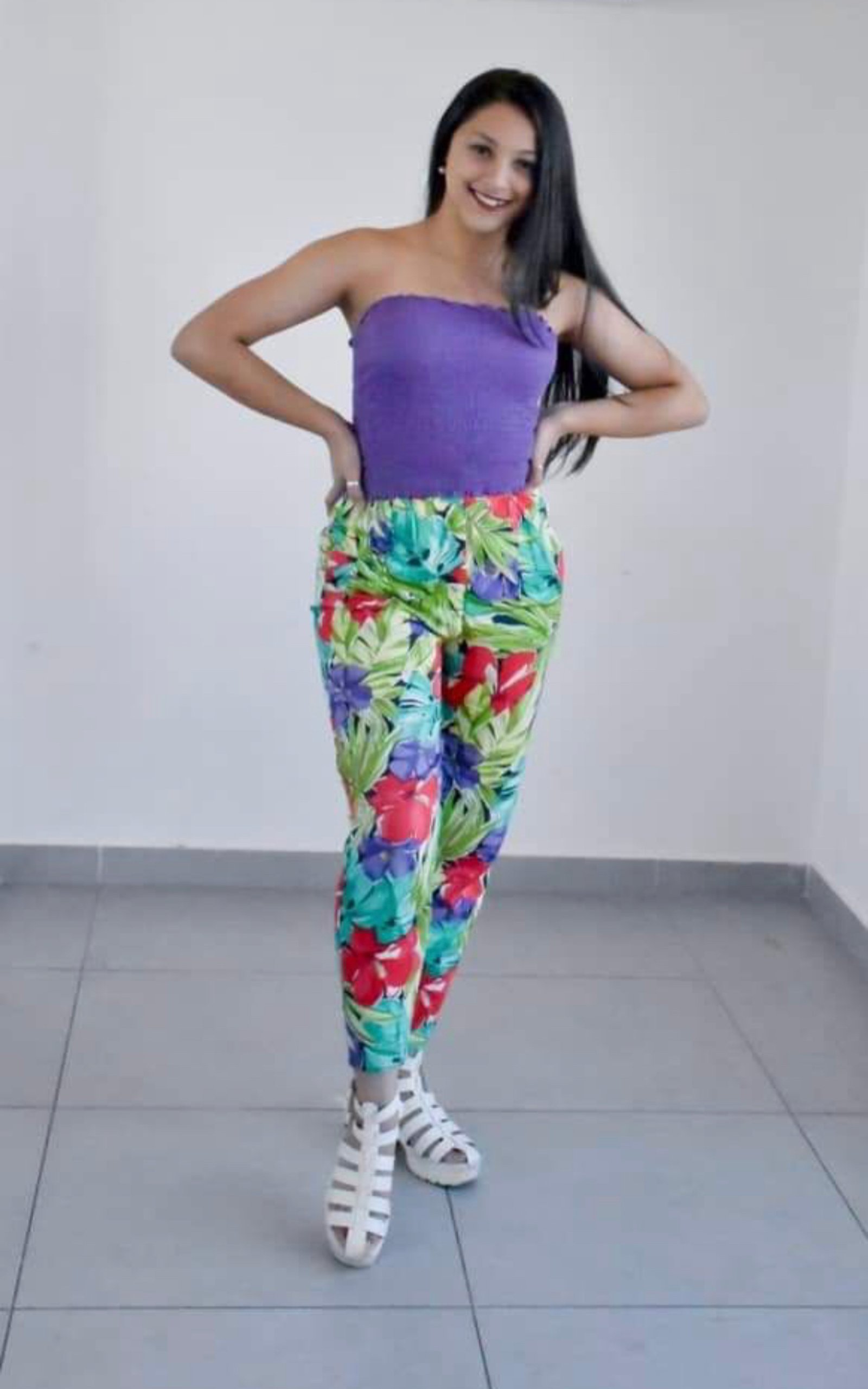 Hermoso pantalón, ideal para un look veraniego, cómodo y sofisticado.