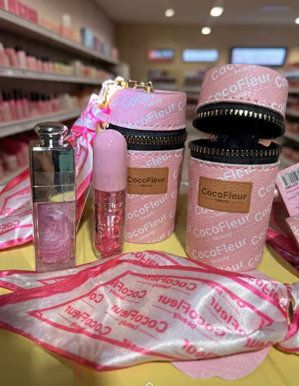 Set de labiales cocofleur, de llavero carterita, gloss y brillo larga duración