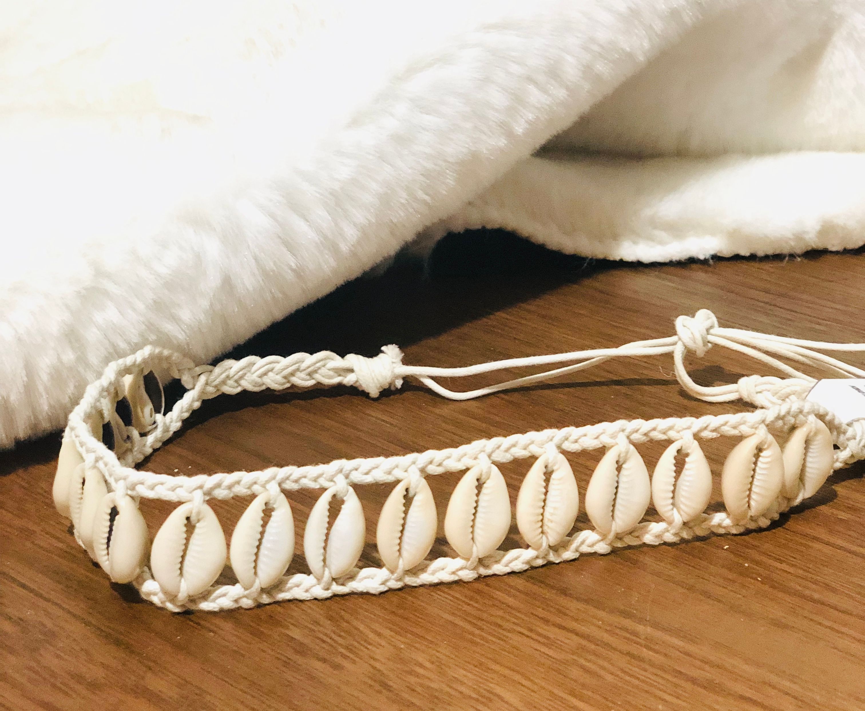 Gargantilla choker de cuerdas con caracoles