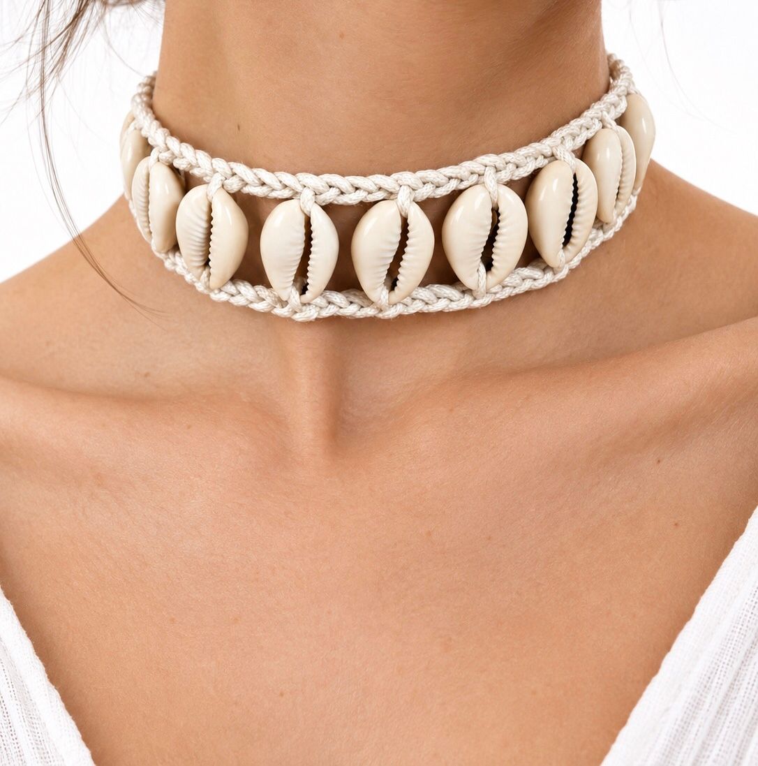 Gargantilla choker de cuerdas con caracoles