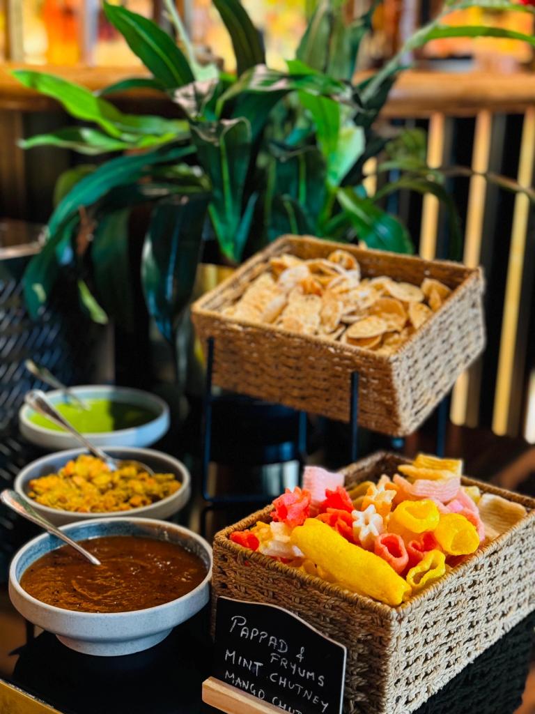 fryums, pappadum and chutneys