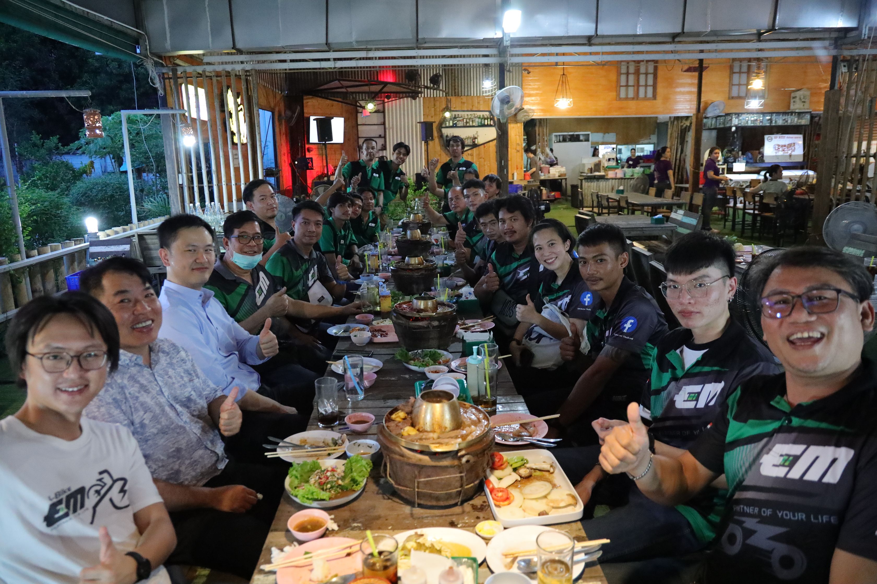 ภาพบรรยากาศทานอาหารภายใน หลังจบอบรม