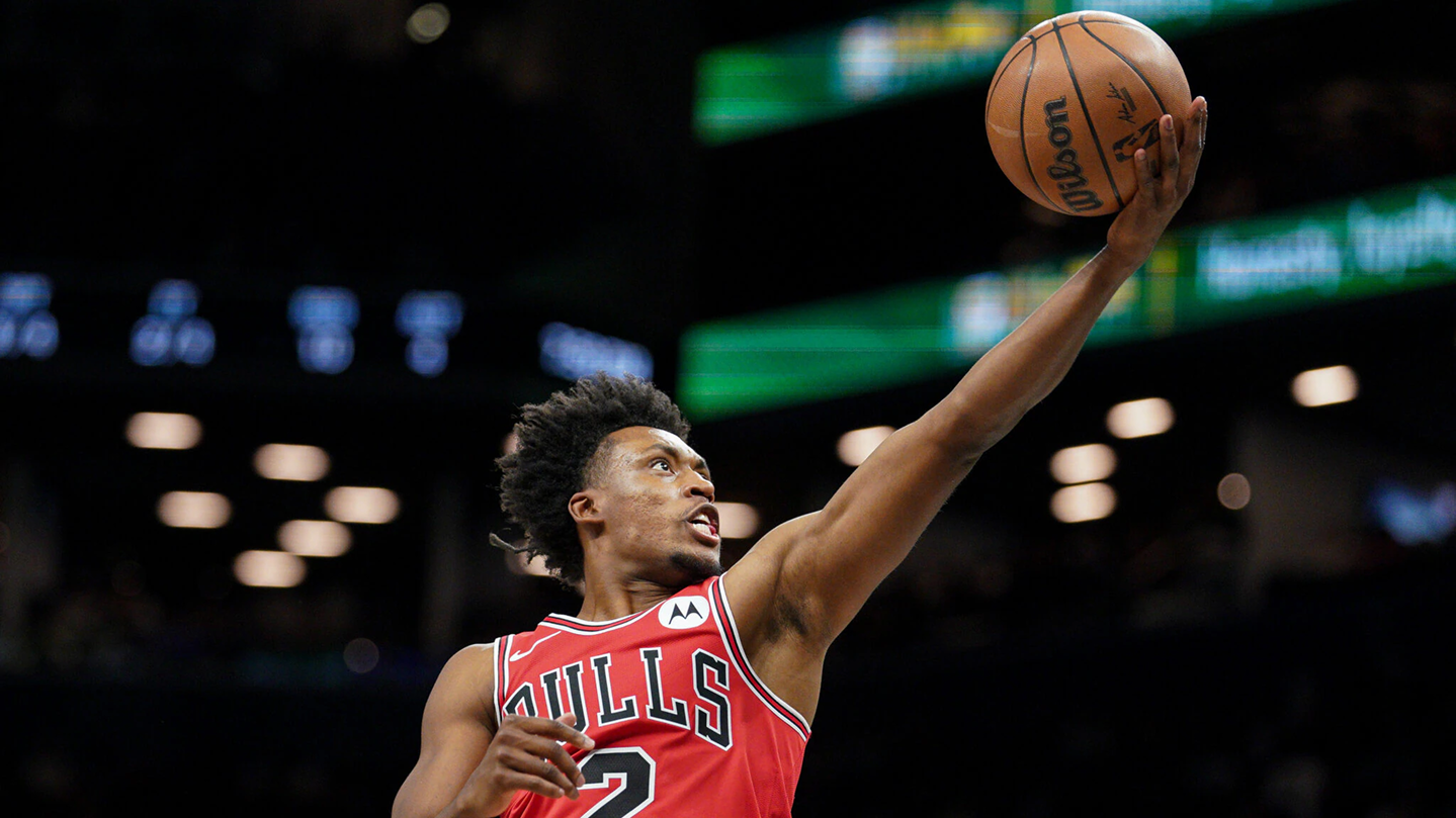 chicago bulls player laying up