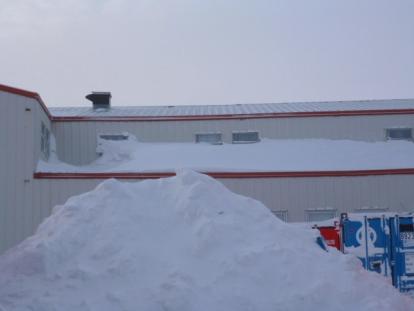 Snow accumulation in roof step