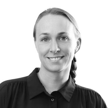 Headshot of Sara Turner smiling