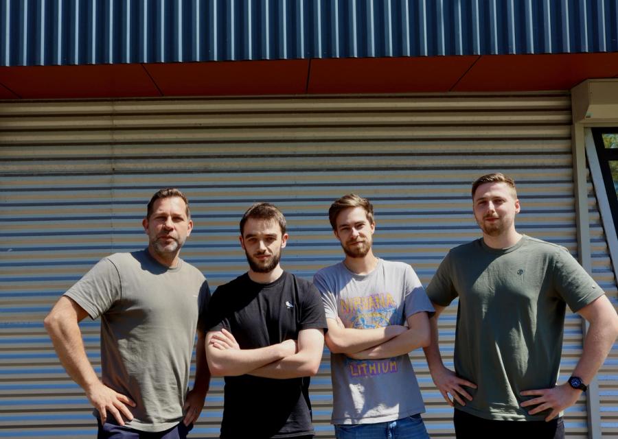 El primer equipo Baka Glass