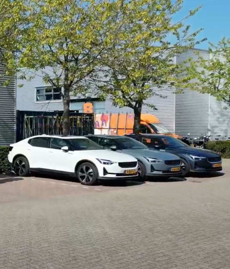 Elektrische auto's bij Baka Glass kantoor