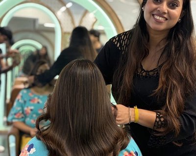 Monsoon Salon styling station