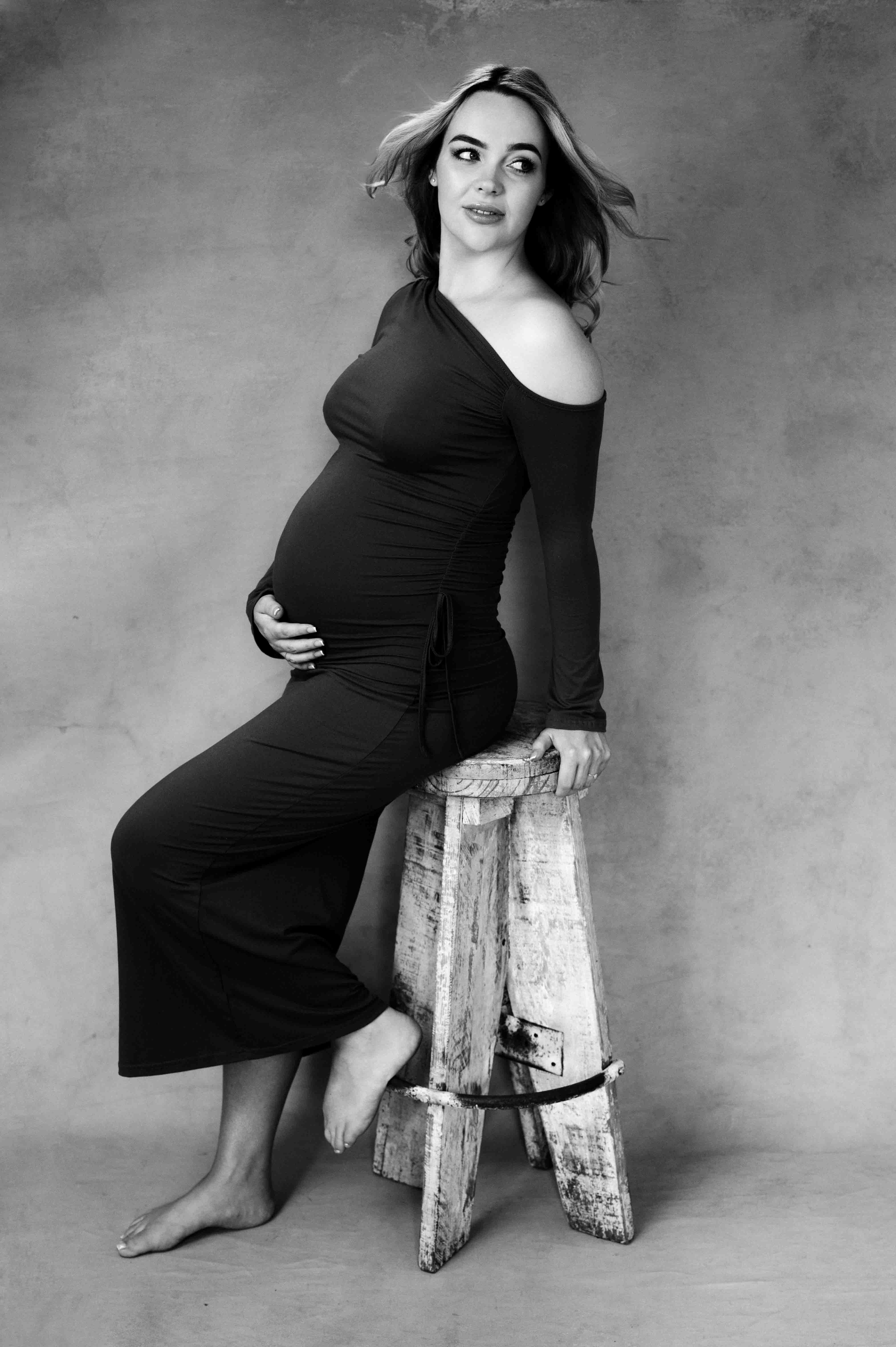 A Mother-Daughter Maternity Shoot - 1