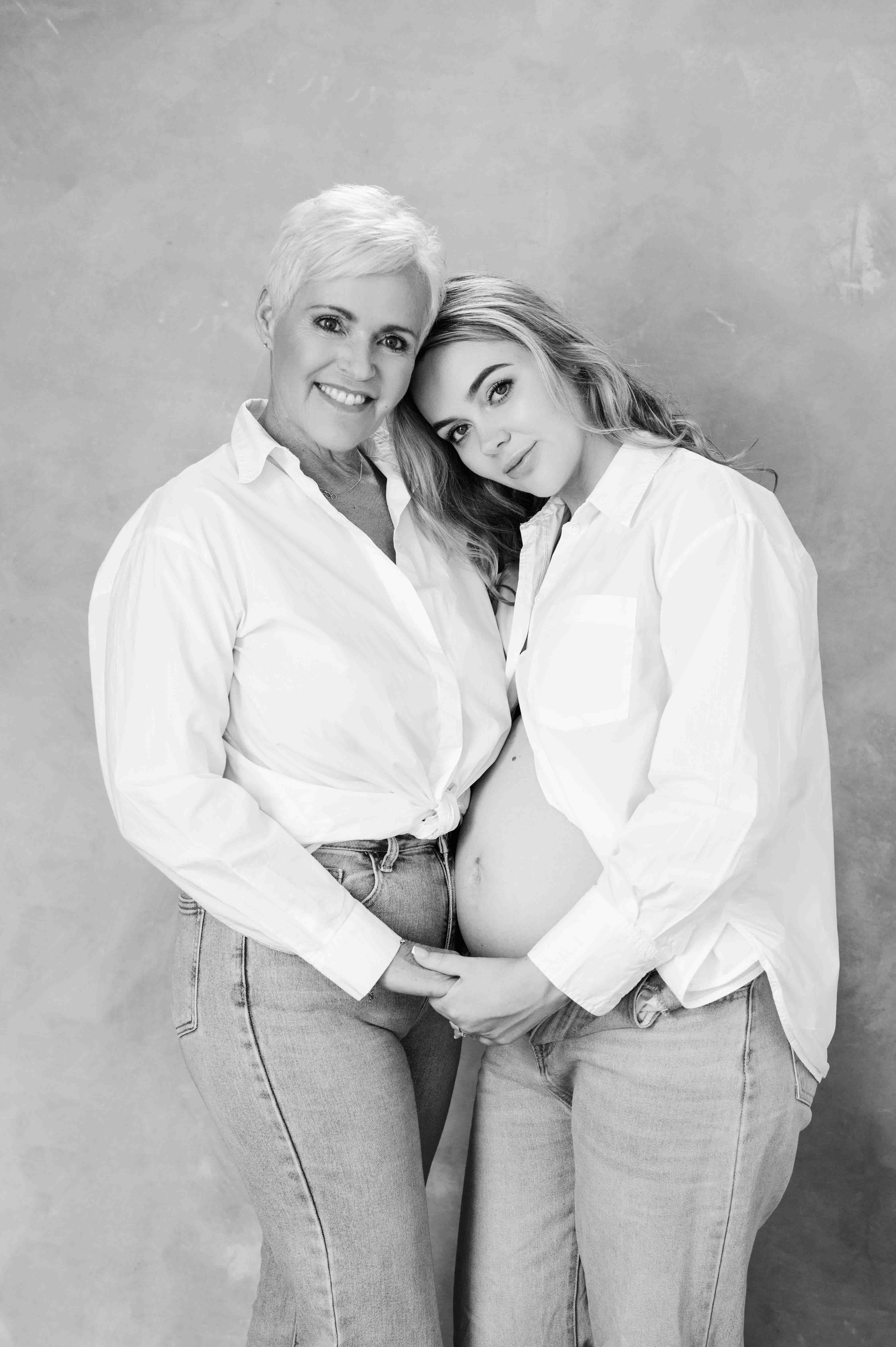 A Mother-Daughter Maternity Shoot - 5