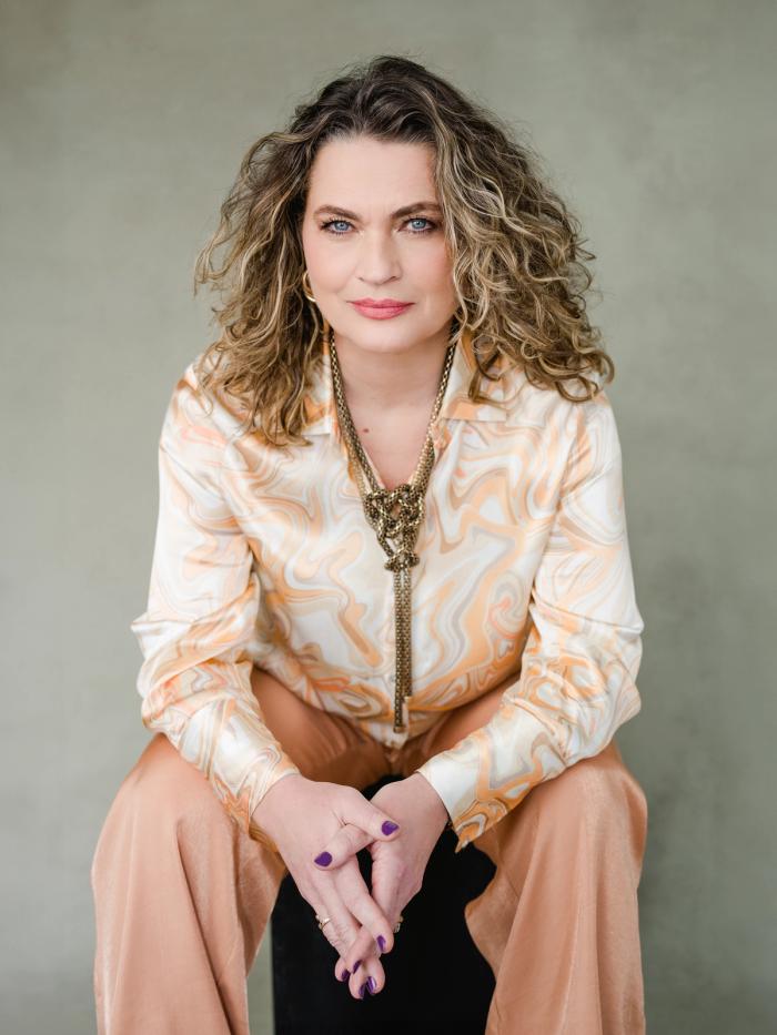 Women's Fabulous Over 40 studio portrait by Jules Morgan, Driebergen — gallery photograph 6