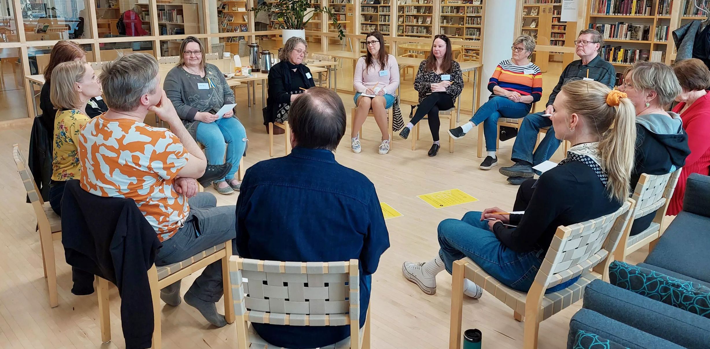 Participants of the Minun Kuntani project sitting in a circle at the library.